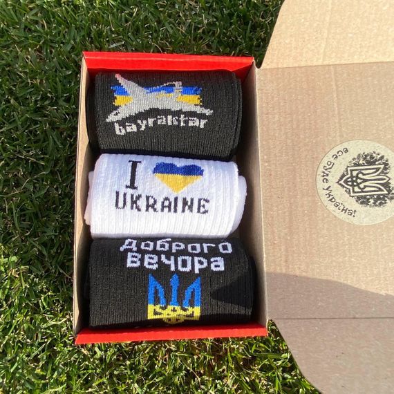 Подарочный набор бокс патриотичных мужских носков в коробке размер 40-45 3 пары разные цвета ч3укр14 | Зображення 1