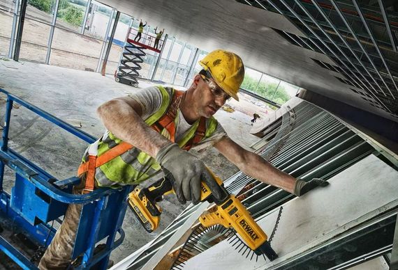 Шурупокрут акумуляторний безщітковий DeWalt без АКБ та ЗП DCF620N | Зображення 1