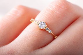 Кольцо  из желтого золота с фианитами 18