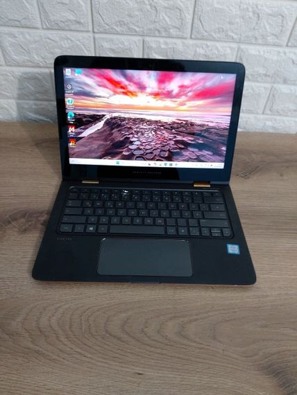 Ноутбук-трансформер HP Spectre x360 / 13.3" (1920x1080) TN Touch / Intel Core i5-6200U (2 (4) ядра по 2.3 - 2.8 GHz) / 8 GB DDR3 / 256 GB SSD M.2 / Intel HD Graphics 520 / WebCam б/у | Зображення 1