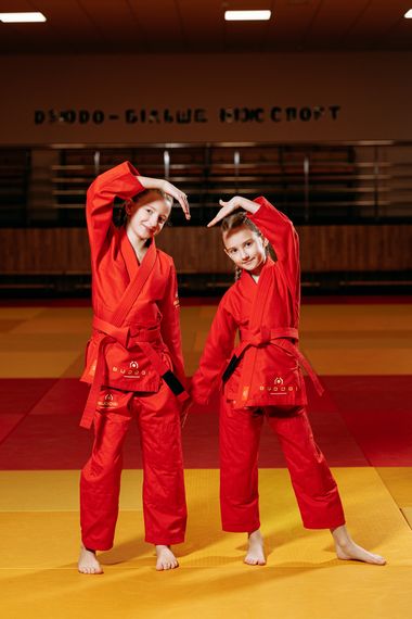 Червоне дитяче кімоно для дівчаток, грепплінг, TM BUDOGI, зріст 130 см, щільність 350 гр/м.кв. | Зображення 1