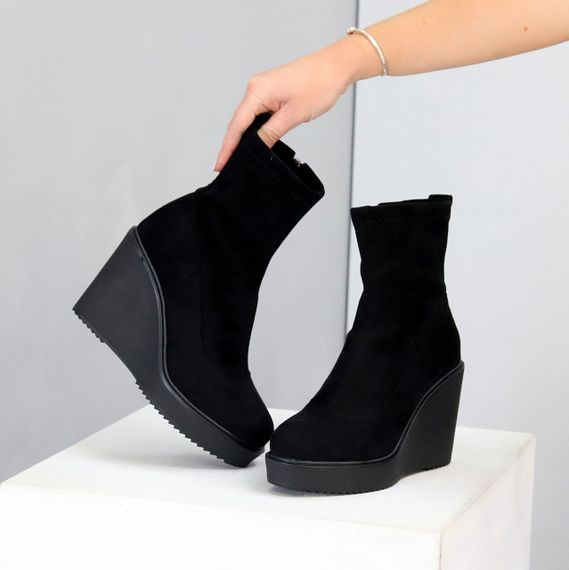 Елегантні м'які чорні замшеві черевики на танкетці | Зображення 2