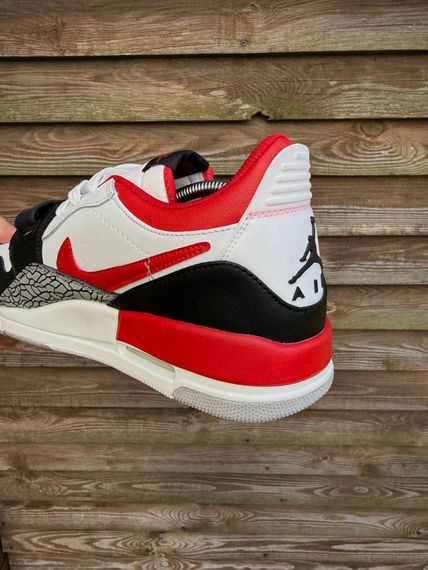 Кросівки Nike Air Jordan Legacy 312 Low (white red) | Зображення 2