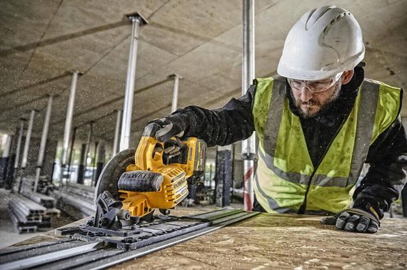 Пила дискова акумуляторна 190*30мм DeWALT DCS579NT | Зображення 4