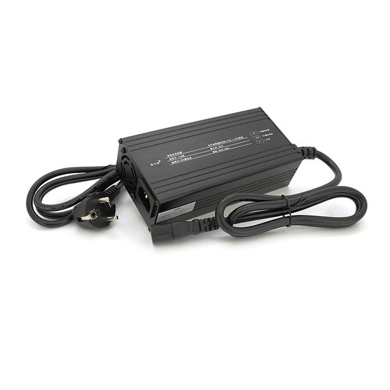 Зарядний пристрій для акумуляторів Li-ion 12V(12,6V),3S,15A, LED-індикація, 137x90x50mm