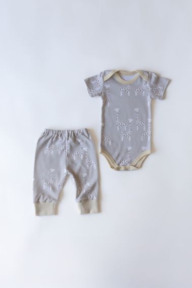 Дитячий комплект для  малюка боді з коротким рукавом та штанці, інтерлок, принт Жираф бежевий 92
