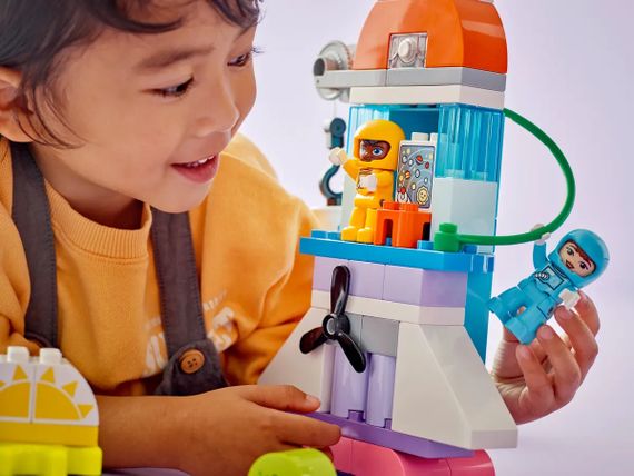 Конструктор LEGO DUPLO Town Пригоди на космічному шатлі 3в1 10422 | Зображення 7