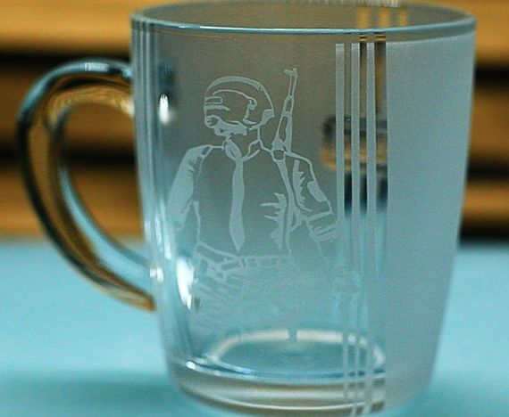 Скляна чашка 350 мл PUBG з гравіюванням подарунок для фаната PUBG ігровий кухоль ПАБГ | Зображення 1