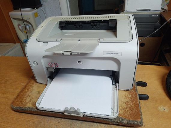 Принтер HP LaserJet P1005 Printer / Лазерний монохромний друк / 600x600 dpi / A4 / 15 стор / хв / USB 2.0 б/в | Зображення 1