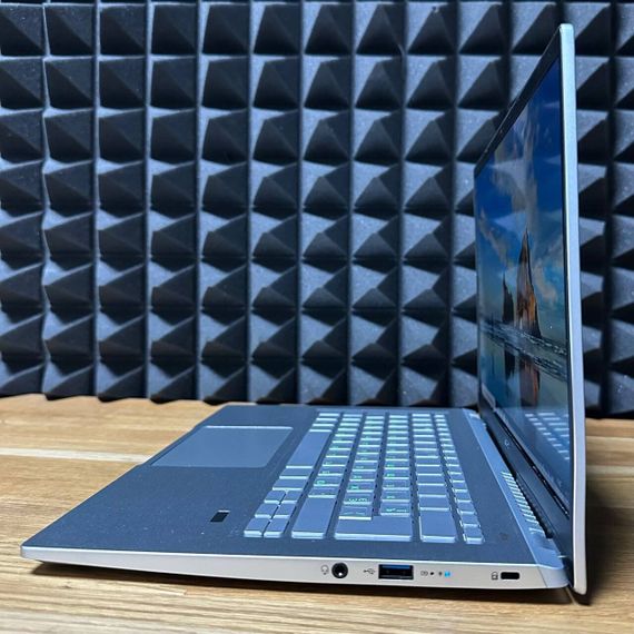 Ультрабук Б-клас Acer Swift 3 SF314-42 / 14" (1920x1080) IPS / AMD Ryzen 3 5300U (4 (8) ядра по 2.6 - 3.8 GHz) / 8 GB DDR4 / 256 GB SSD / AMD Radeon RX Vega 6 Graphics / WebCam б/в | Зображення 5