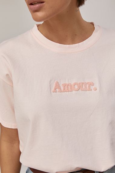 Вільна однотонна футболка з вишитим написом Amour - пудра цвет, ONE SIZE (є розміри) | Зображення 3