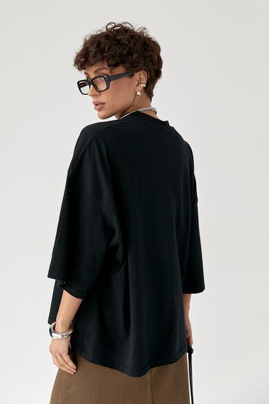 Жіноча футболка оверсайз із декоративним швом на спині - чорний цвет, ONE SIZE (є розміри) | Зображення 1