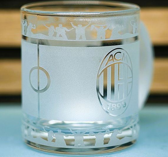 Скляна чашка 320 мл ФК Мілан AC Milan  з гравіюванням подарунок для фаната  футбольна кружка кругова | Зображення 5