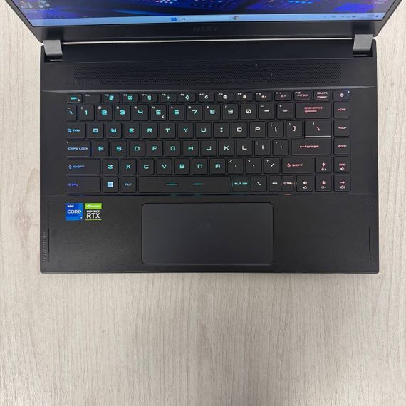 Ігровий ноутбук MSI Creator 15 A11UH / 15,6" (1920x1080) IPS / Intel Core i7-11800H (8 (16) ядер по 1,9 - 4,6 ГГц) / 16 ГБ DDR4 / 512 ГБ SSD / nVidia GeForce RTX 3080, 8 ГБ GDDR6, 256-біт / Веб-камера б/в | Зображення 2