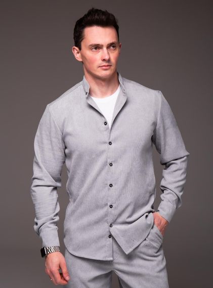 Мужская вельветовая рубашка с воротником стойка и длинным рукавом на пуговицах цвет серый, размер М  RA2334