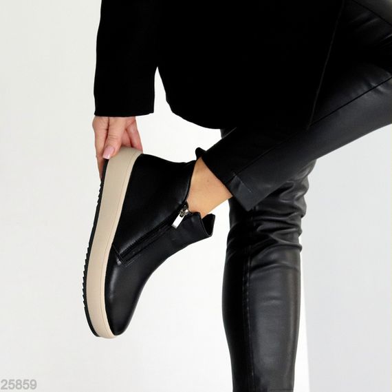 Лаконичные черные кожаные зимние ботинки на две молнии | Зображення 1