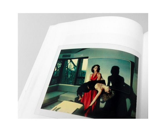 Легендарные фотографы современности книга по фотографии Хельмут Ньютон Helmut Newton "Pola Woman" | Зображення 4