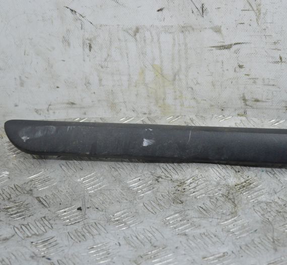 Накладка передніх лівих дверей Renault Laguna III 2007-2015 Молдинг дверей передній лівий Рено 808730001R | Зображення 1