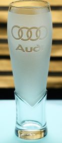 Пивний крафтовий келих 440 мл з гравіюванням Ауди  Audi подарунок для автолюбителя  кухоль для пива з логотипом авто