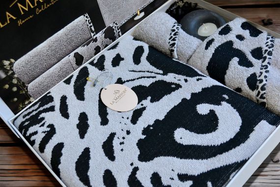 Подарочный набор полотенец La Maison, 3 шт. со свечой Tigle Gri | Зображення 3