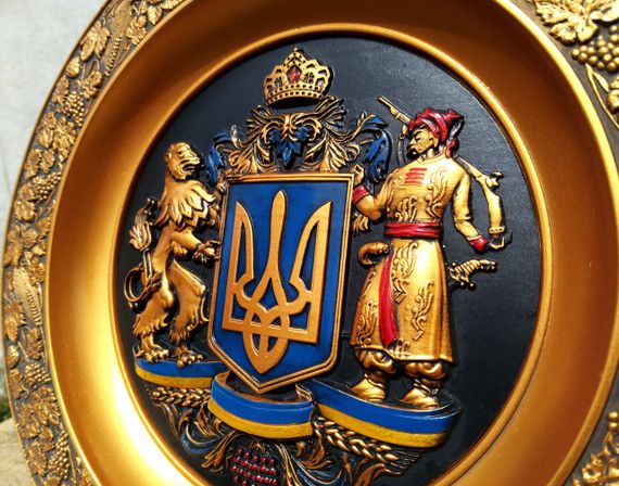 Декоративная тарелка с рельефним изображением Герб Украины тарелка с украинской символикой тарелка для декора | Зображення 3