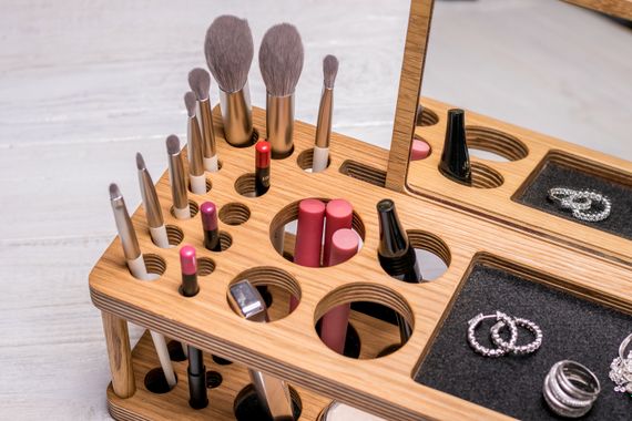 Іменна жіноча підставка «Beauty Station з великим дзеркалом» | Зображення 8