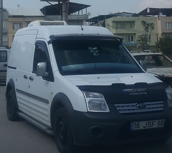 Козырек на лобовое стекло (черный глянец, 5мм) для Ford Connect 2010-2013 гг | Зображення 3
