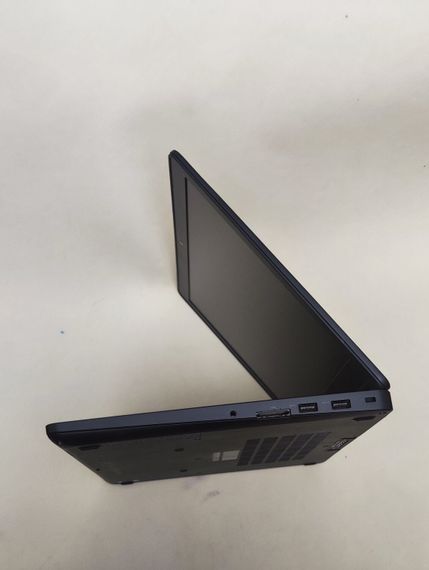 Мобильная рабочая станция Dell Precision 3510 / 15.6" (1366x768) TN / Intel Core i5-6300HQ (4 ядра по 2.3 - 3.2 GHz) / 8 GB DDR4 / 256 GB SSD / AMD FirePro W5130M, 2 GB GDDR5, 128-bit / WebCam б/у | Зображення 5