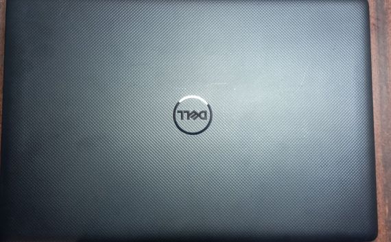 Игровой ноутбук Dell Vostro 3583 / 15.6" (1920x1080) TN / Intel Core i7-8565U (4 (8) ядра по 1.8 - 4.6 GHz) / 8 GB DDR4 / 256 GB SSD / AMD Radeon 520, 2 GB GDDR5, 64-bit / WebCam / Windows 10 б/у | Зображення 5