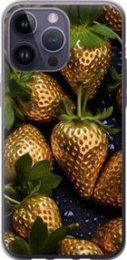 Чехол на iPhone 14 Pro Max Золотая клубника из силикона FCh_083754