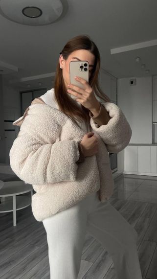 Женский пуховик Fluffy Puffer из эко меха молоко с бежевыми вставками со съемным капюшоном XL | Зображення 3