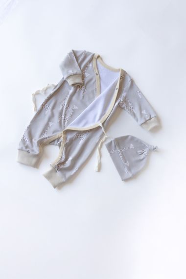 Комплект одягу ромпер кімоно + шапочка принт Жираф бежевий від народження до 6 міс 68