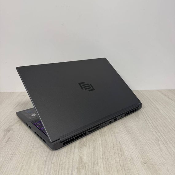 Игровой ультрабук Maingear Vector Pro MG-VCP15i-3070 / 15.6" (1920x1080) IPS / Intel Core i7-11800H (8 (16) ядер по 2.3 - 4.6 GHz) / 16 GB DDR4 / 512 GB SSD M.2 / nVidia GeForce RTX 3070, 8 GB GDDR6, 256-bit / WebCam б/у | Зображення 7