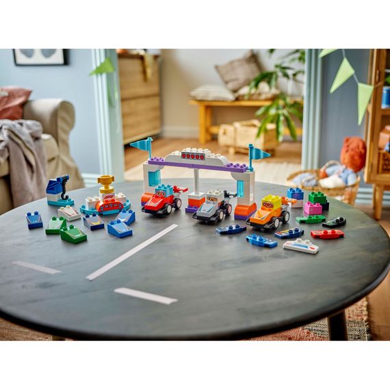 Конструктор LEGO DUPLO Town Автомобілі для перегонів і пілоти команд Формули-1 (10445) | Зображення 9