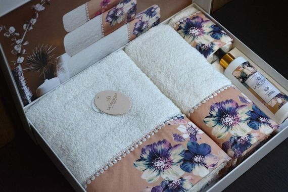 Подарунковий набір рушників La Maison, 3 шт. з ароматом Tina | Зображення 2