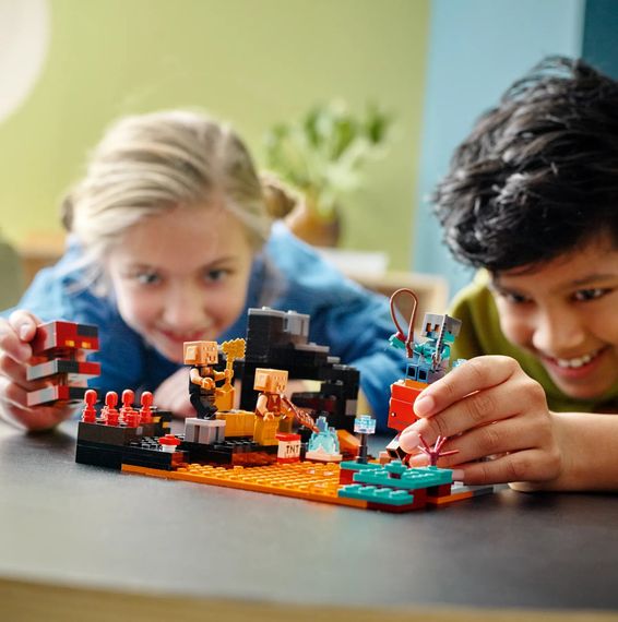 Конструктор LEGO Minecraft Бастіон підземного світу (21185) | Зображення 1