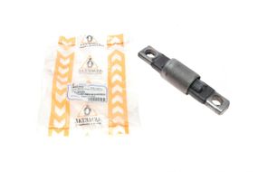 Сайлентблок важеля переднього знизу Nissan Qashqai X-Trail Renault Koleos 07- 38NS1000