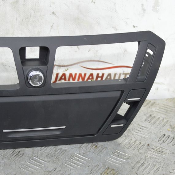 Накладка торпедо центральна Citroen C4 Picasso 2006-2013 Решітка дефлектора центральна Сітроен 9683265680 | Зображення 3