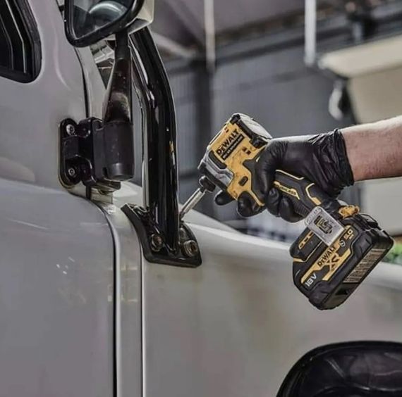 Шурупокрут акумуляторний ударний DeWalt без АКБ та ЗП DCF850NT | Зображення 1