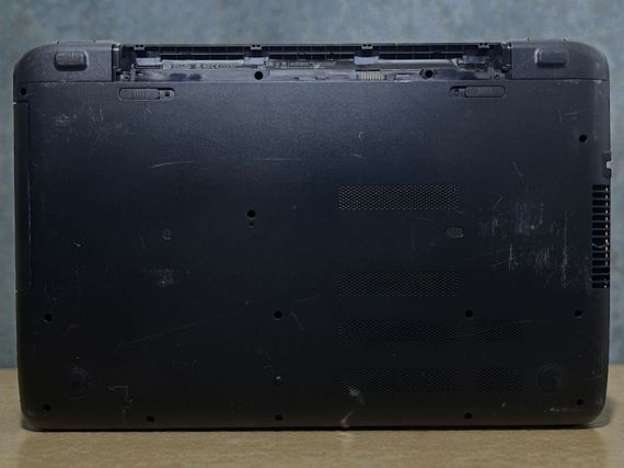 Ноутбук Б-клас HP 17-p023ng / 17.3" (1600x900) TN / AMD E1-6010 (2 ядра по 1.35 GHz) / 4 GB DDR3 / 120 GB SSD / AMD Radeon R2 Graphics / WebCam / DVD-ROM / Без АКБ б/в | Зображення 2