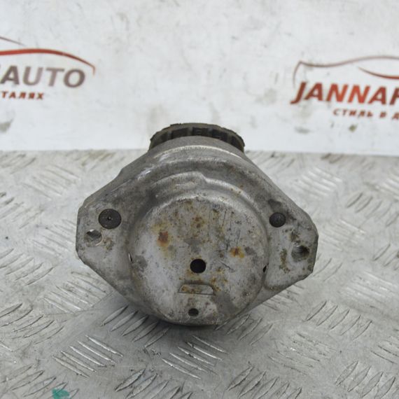 Подушка двигуна права BMW E60 E61 E63 E64 2001-2010 Подушка опора мотора БМВ е60 е61 6761090