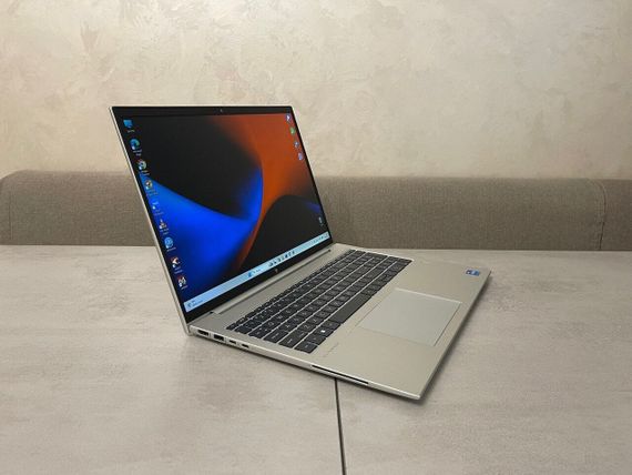 Ультрабук HP EliteBook 860 G10 / 16" (1920x1200) IPS / Intel Core i5-1345U (10 (12) ядер по 3.5 - 4.7 GHz) / 16 GB DDR5 / 256 GB SSD M.2 / Intel Iris Xe Graphics / WebCam / Fingerprint б/в + Подарунок Дротова миша / USB | Зображення 4