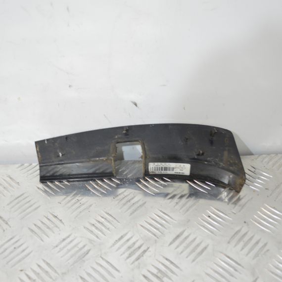 Захист задньої правої фари Skoda Rapid Spaceback 2012-2019 універсал Накладка фари задня права Шкода Рапід 5JJ945312 | Зображення 1