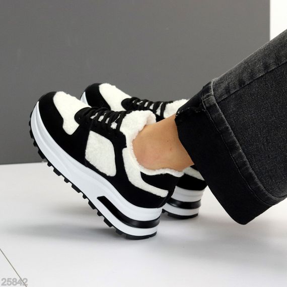 Молодіжні теплі чарівні чорно-білі кросівки шок-ціна 37