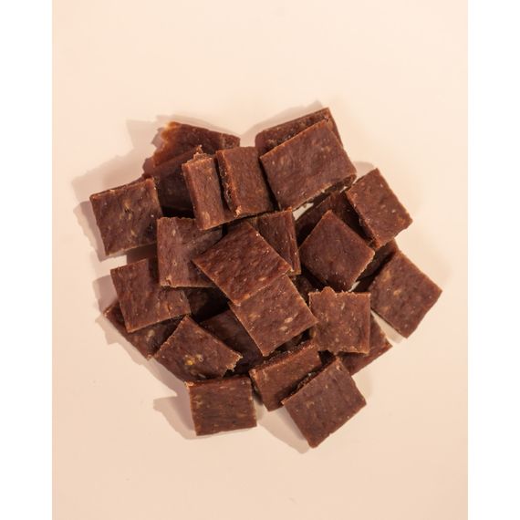 Ласощі HalfHalf м ясні шматочки для котів, з яловичиною 50 г | Зображення 1