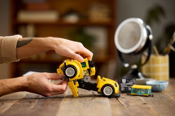 Конструктор LEGO Icons Трансформери. Бамблбі 10338 | Зображення 3