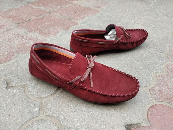 Бордовые мокасины 45 размер. Выбирайте удобную обувь!