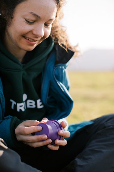 Стакан складаний Tribe 90 мл plum, туристичний силіконовий стаканчик трайб з кришкою, похідний посуд для походу й риболовлі | Зображення 7