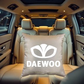 Авто Подушка з вишивкою логотипу марки део daewoo бежевий автомобілісту 00454