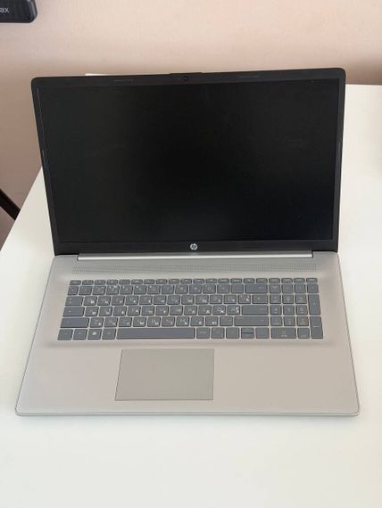 Ноутбук Б-клас HP 17-CP0636NG / 17.3" (1600x900) TN / AMD Athlon Gold 3150U (2 (4) ядра по 2.4 - 3.3 GHz) / 8 GB DDR4 / 120 GB SSD / AMD Radeon RX Vega 3 / WebCam / Windows 11 б/в | Зображення 1